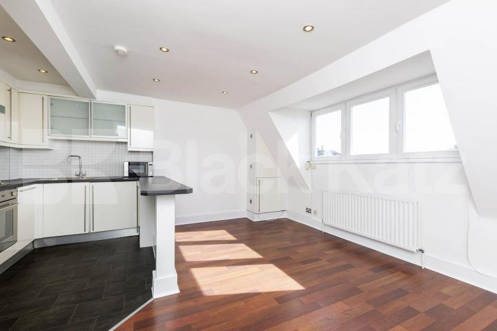 Beautiful three double bedroom flat set in a period conversion mins to tube Marlborough Road, Upper Holloway